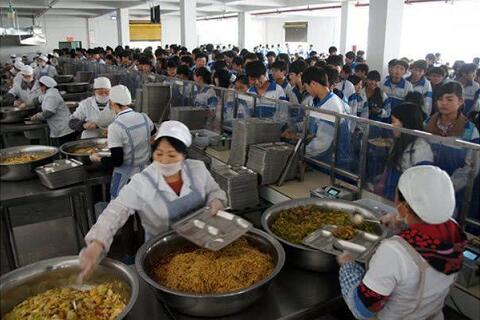 學(xué)校食堂承包這個(gè)近乎被壟斷的賺錢生意，如今卻“開不下去”？