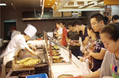 廣州珠江新城上班的白領(lǐng)們是如何解決午飯問題的？