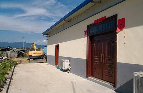 單位食堂大門(mén)